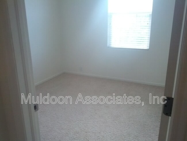 Building Photo - 2273 Falkirk Dr