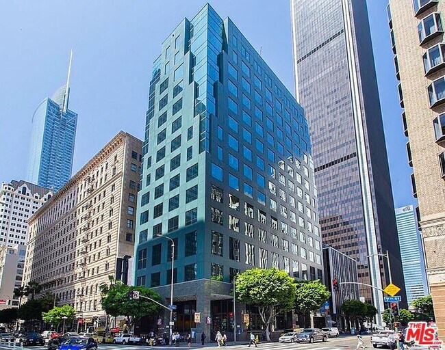 Building Photo - 655 S Hope St