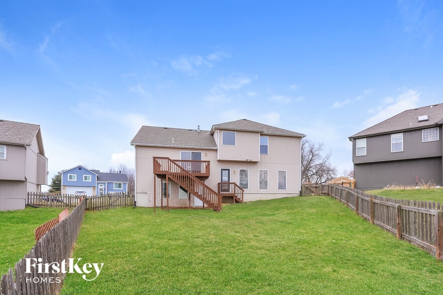Building Photo - 912 E Madelyn Dr