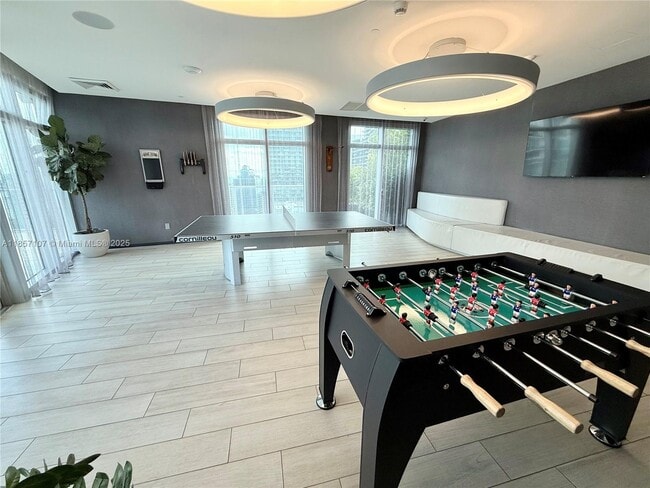 Building Photo - 1100S S Miami Ave