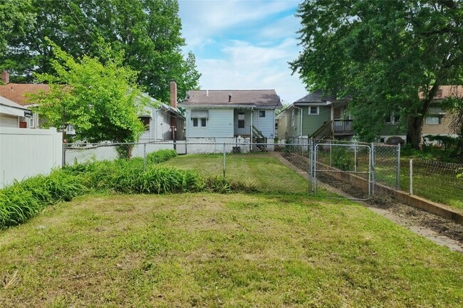 Building Photo - 5031 Dewey Ave