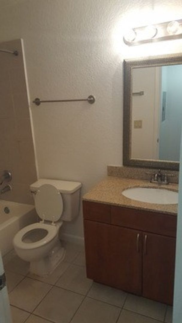 Building Photo - Lexington Place - 1615