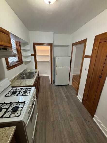 Building Photo - 7935 S Ellis Ave