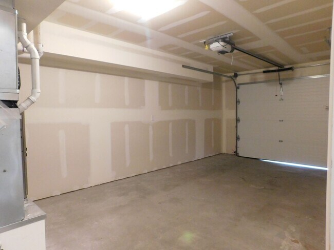 Building Photo - 654 Trinity Way