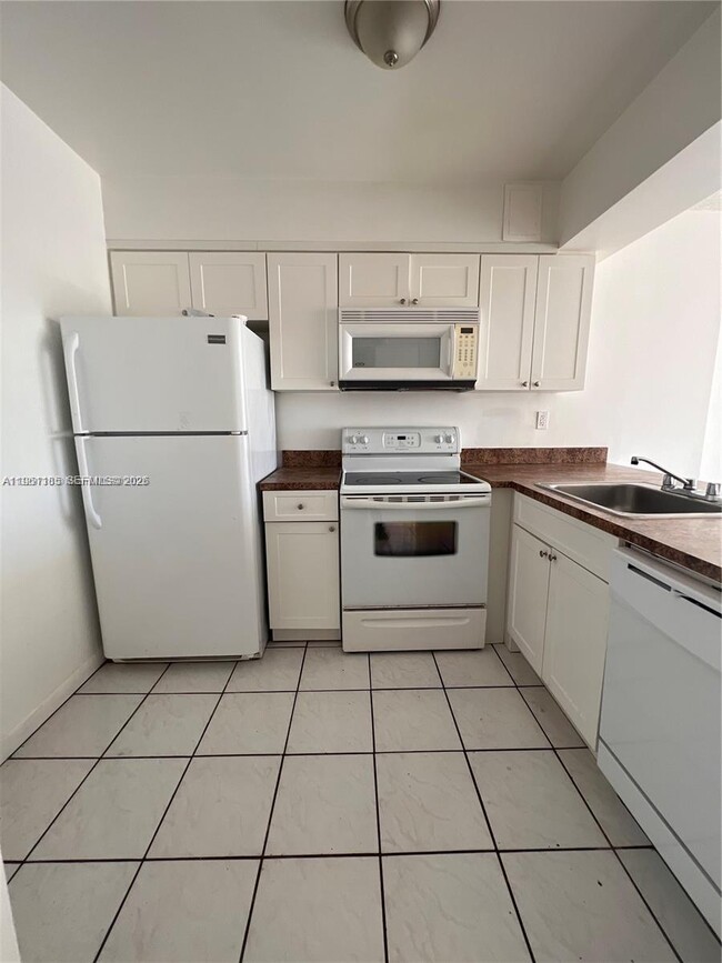 Building Photo - 16465 NE 22nd Ave