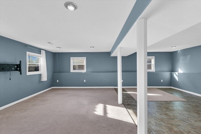 Building Photo - Spacious 4-Bedroom Home with Fenced Yard a...