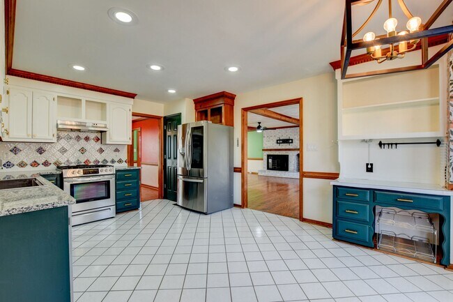 Building Photo - 412 Saddle Ct