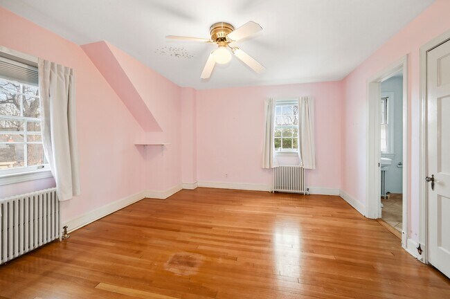 Building Photo - 5325 Chevy Chase Pky NW