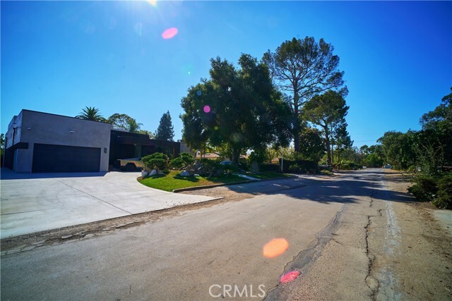 Building Photo - 1119 N Crestview Dr