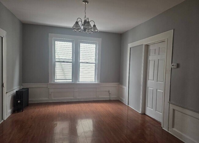 Building Photo - 349 Lyons Ave