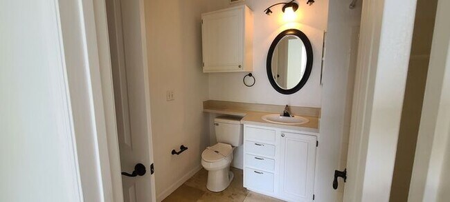 Building Photo - Spacious 2-Bed, 2-Bath Condo with Water Vi...