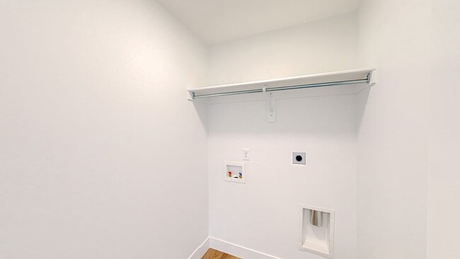 Building Photo - New Townhome For Rent in Highridge Mountai...