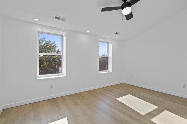 Building Photo - 105 S Poppleton St