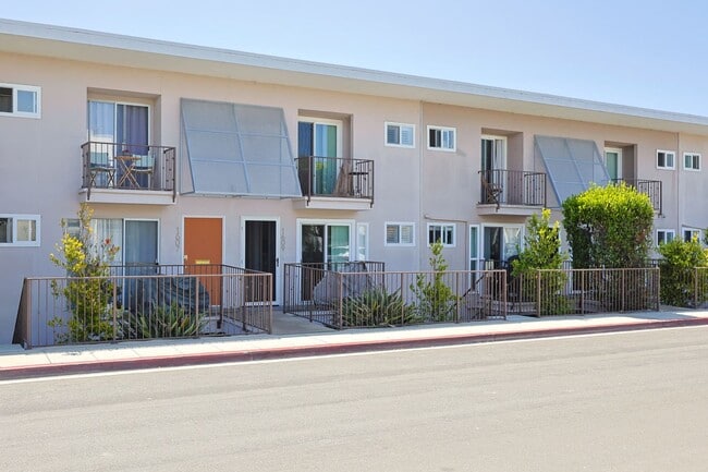 Building Photo - Spectacular 2 Bd/2Ba Glorietta Bay Condo.