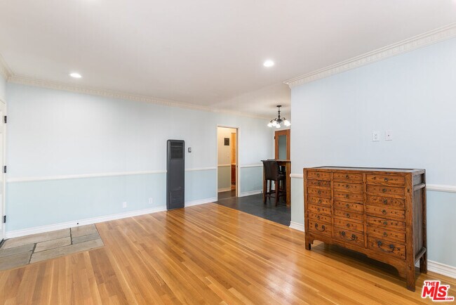 Building Photo - 921 N Spaulding Ave