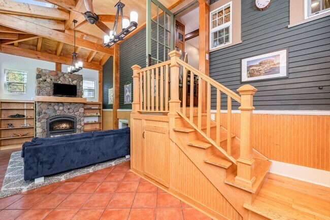 Building Photo - Sunset Hill Home