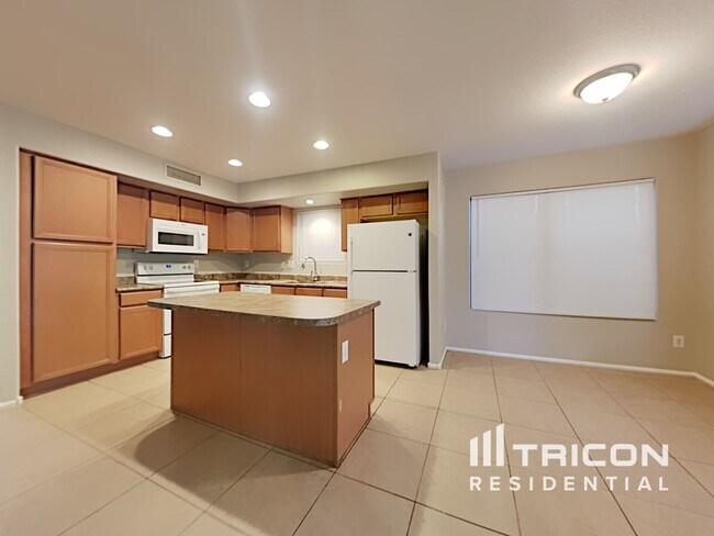 Building Photo - 7906 S 46th Ln