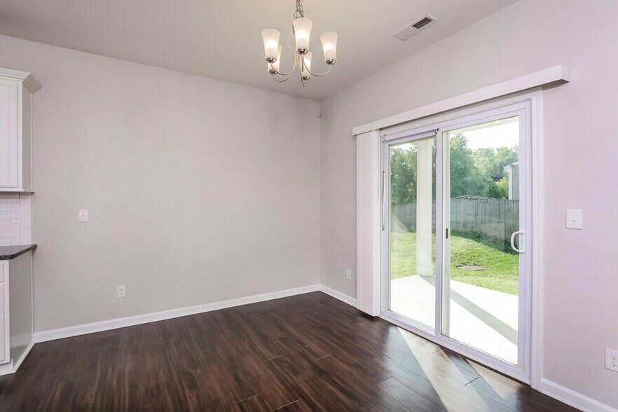 Building Photo - 621 Rose Mallow Dr