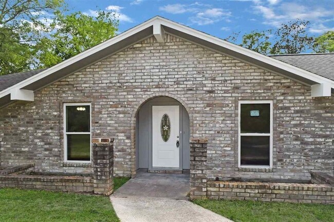 Building Photo - Gorgeous all renovated Home in Lumberton, TX!