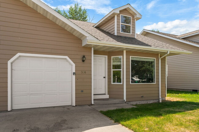 Building Photo - 306 Golden Valley Dr