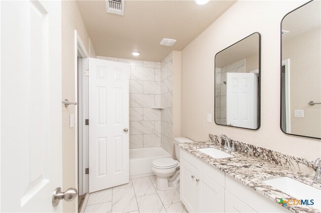 Building Photo - 806 White Meadow Ln