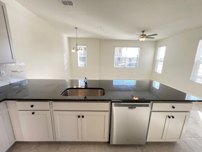 Building Photo - Newly Built, Water View, Luxury Executive ...