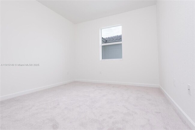 Building Photo - 2636 SE 8th Ct