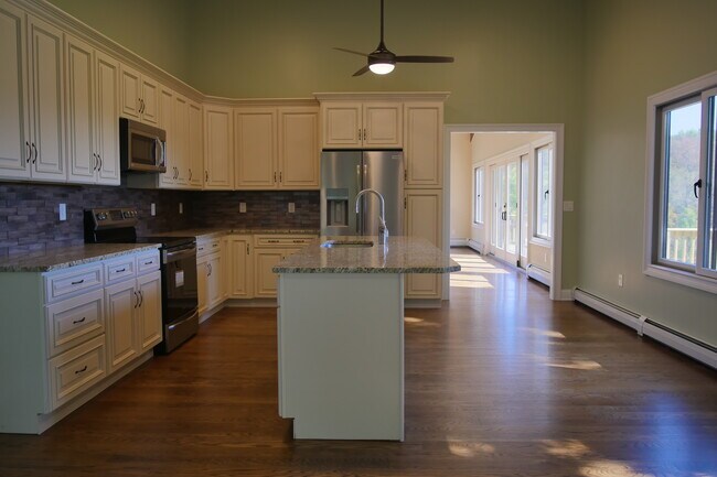 Building Photo - 589 Overlook Rd