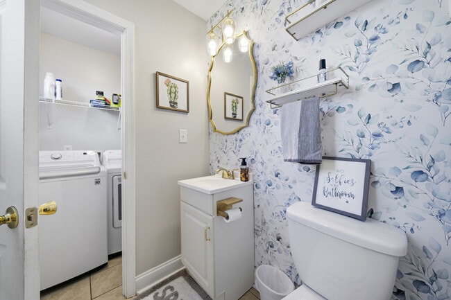 Building Photo - 146 W Seaview Ave