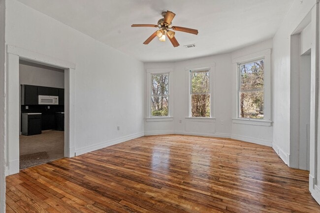 Building Photo - 5218 Elm St