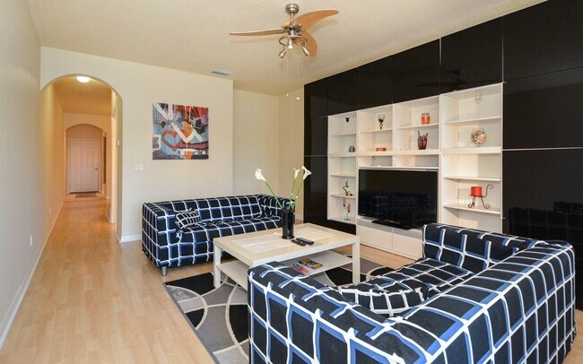 Building Photo - Lakeside Village Townhouse 2 Bedroom  2.5 Bath Available for Short-Term Rental