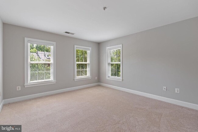 Building Photo - 15436 Symondsbury Way