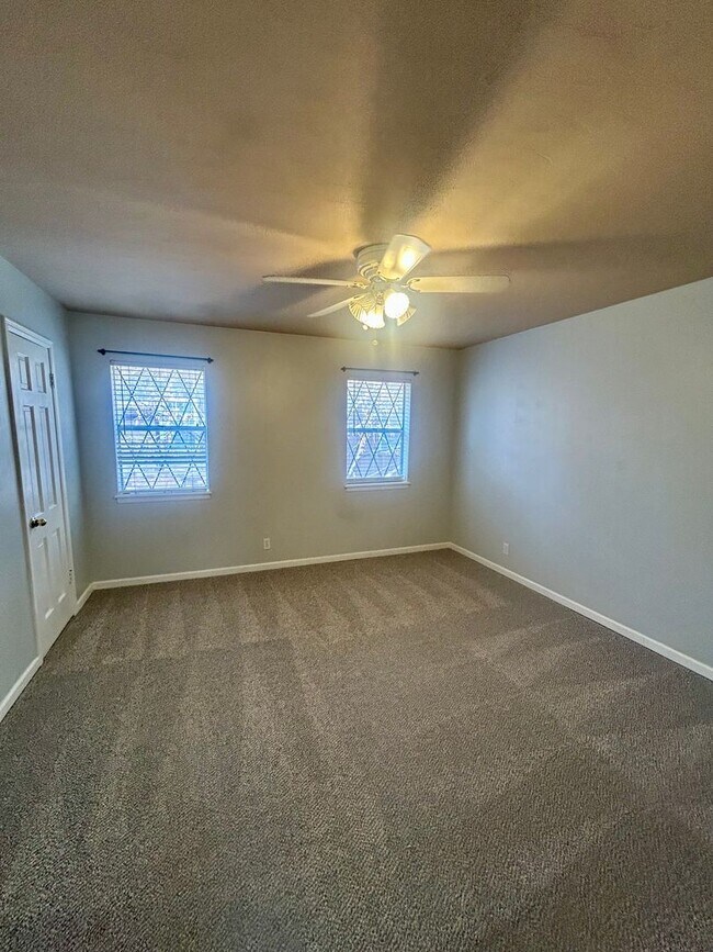 Building Photo - Nu Prop-3114(KC)