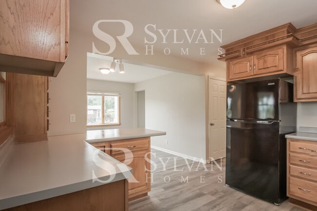 Building Photo - Stunning 3BR, 1.5BA brick home