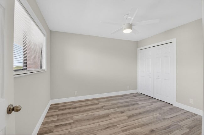 Building Photo - 7076 Huntington Ln