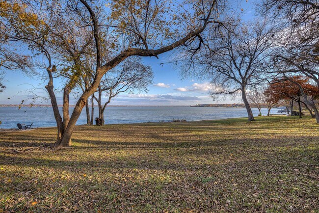 Building Photo - 8606 Columbia Dr