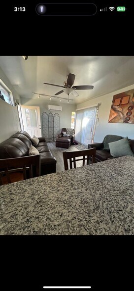 Building Photo - 1604 Chestnut Ave