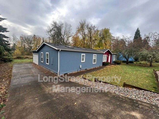 Building Photo - 2520 NW Robinhood St