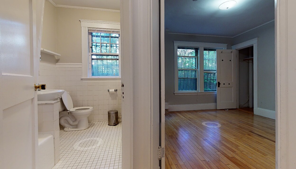 Building Photo - 11 Story St