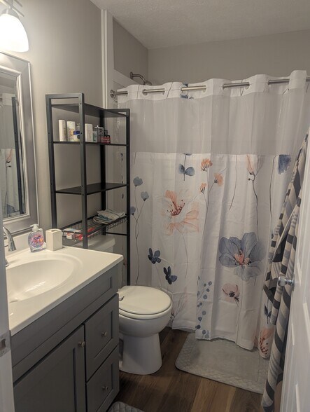 Building Photo - 906 N Wagon Wheel Trl