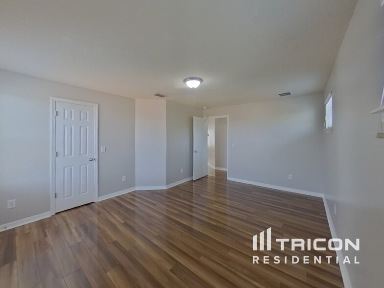 Building Photo - 11053 Lemay Dr