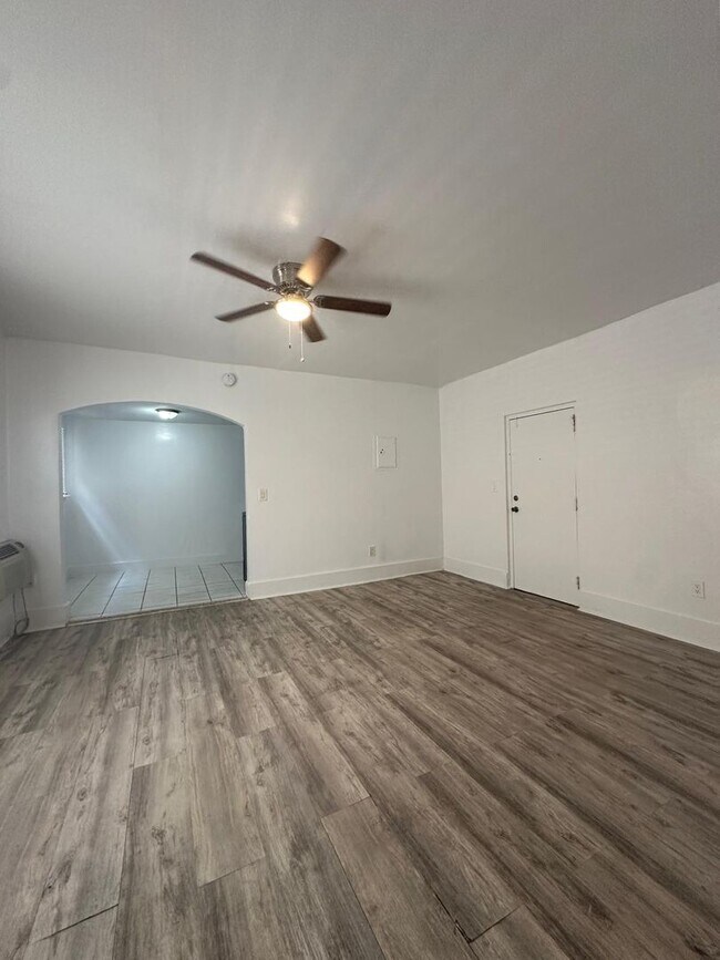 Building Photo - Amazing Apt next to the Park!