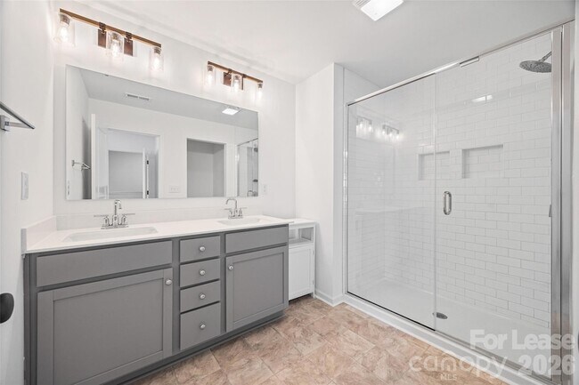 Building Photo - 512 Station St