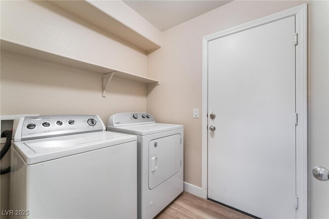 Building Photo - 9169 Column Ct