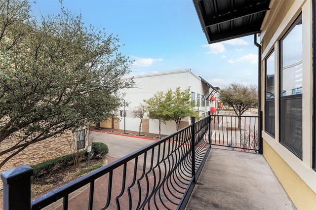 Building Photo - 7245 Parkwood Blvd