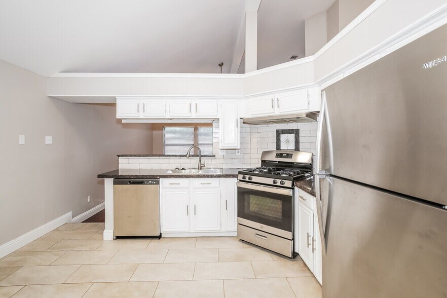 Building Photo - 2607 Mountainview Dr