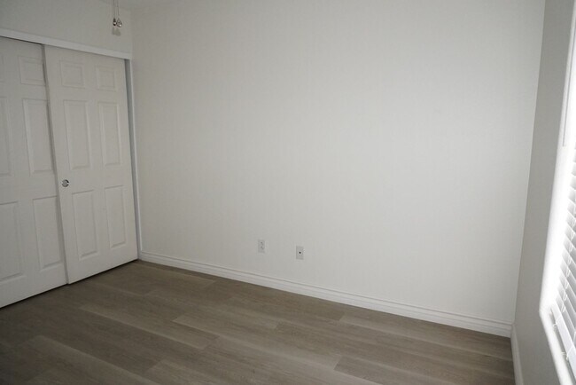Building Photo - 4 Bedroom Home in Henderson NV!