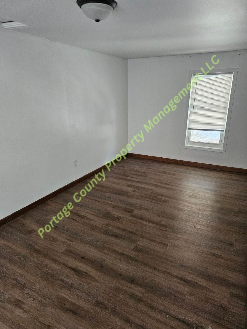 Building Photo - 409 Cedar St