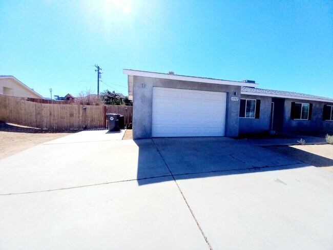 Building Photo - Fantastic Rental Opportunity in South Joshua Tree!