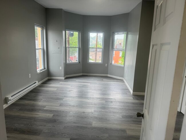 Building Photo - 506 4th St